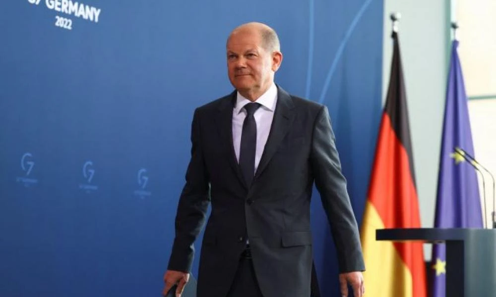 Σολτς: Για την ώρα δεν πάει στο Κίεβο – Το κρατάει… μανιάτικο για τον Σταϊνμάιερ